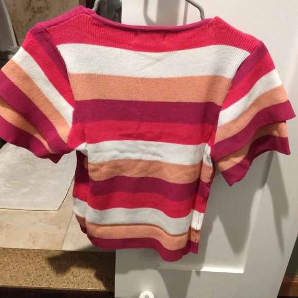 SALE - Cute sweater - Picture 4 of 4